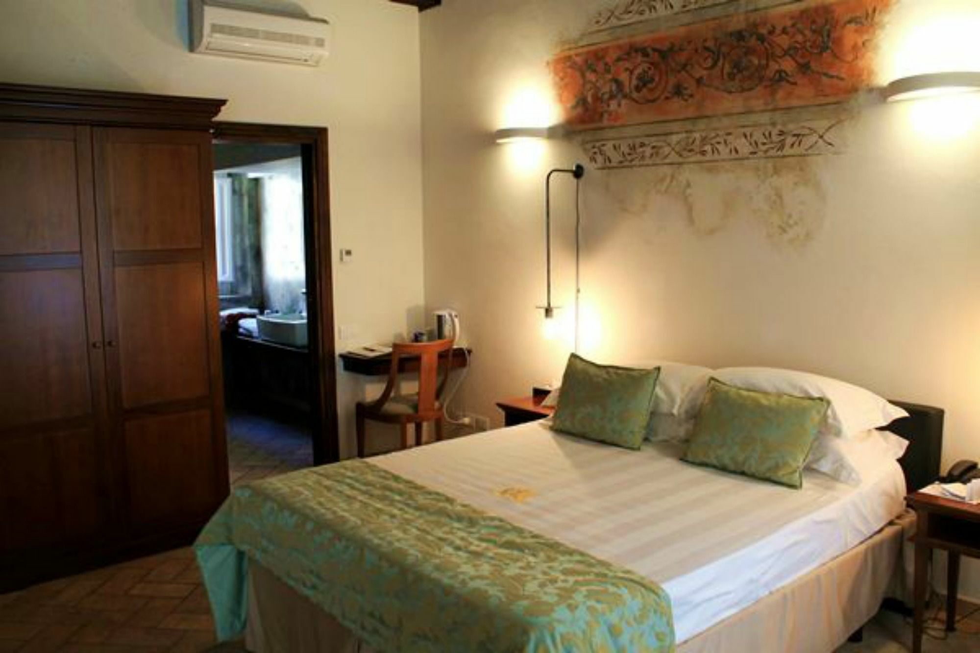 Relais Giulia Couette-café 2*