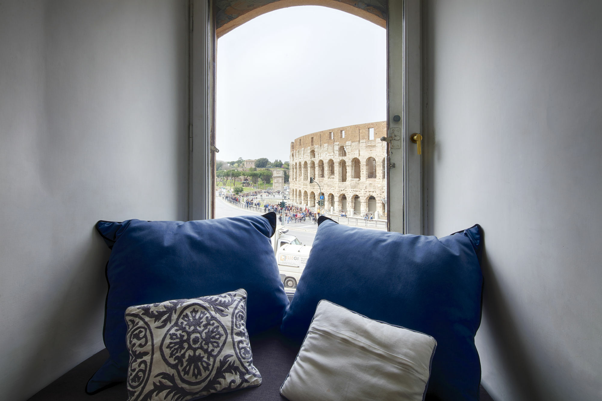 No 9 Colosseo 3* Rome
