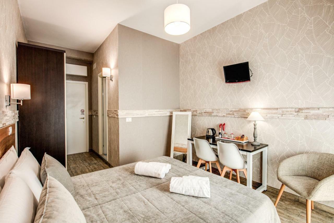 Santamaria 3* Rome