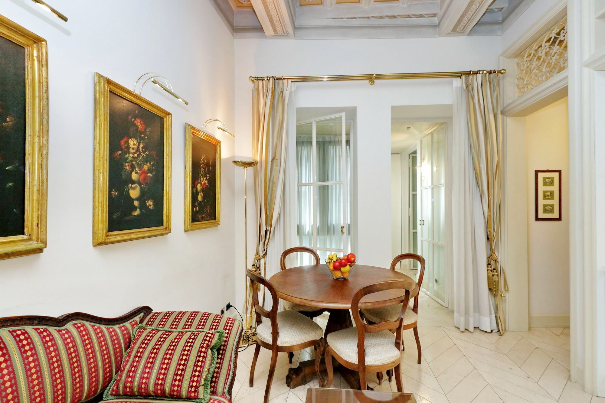 Unique Spanish Steps Apartment Rome