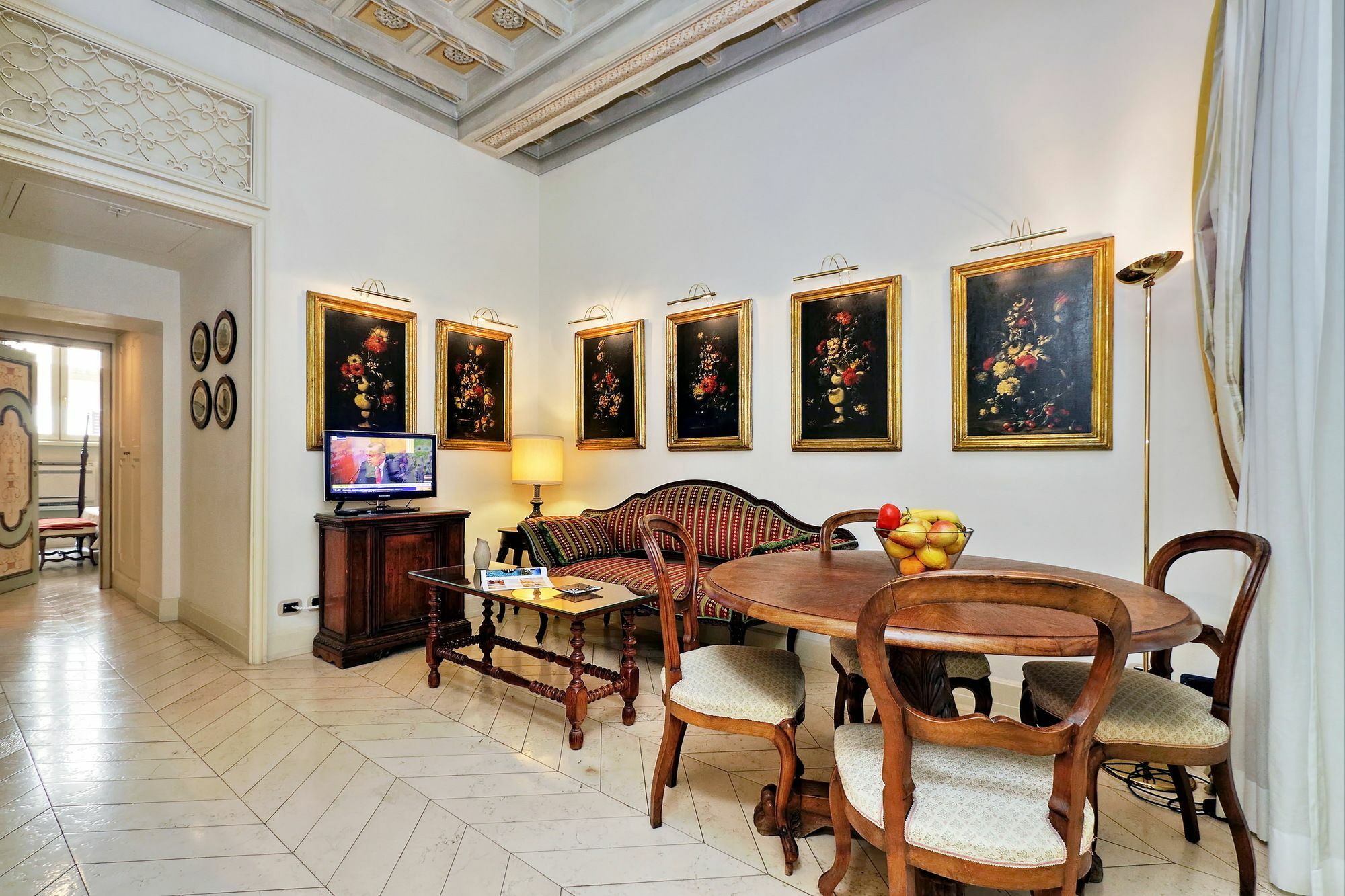 Unique Spanish Steps Apartment *