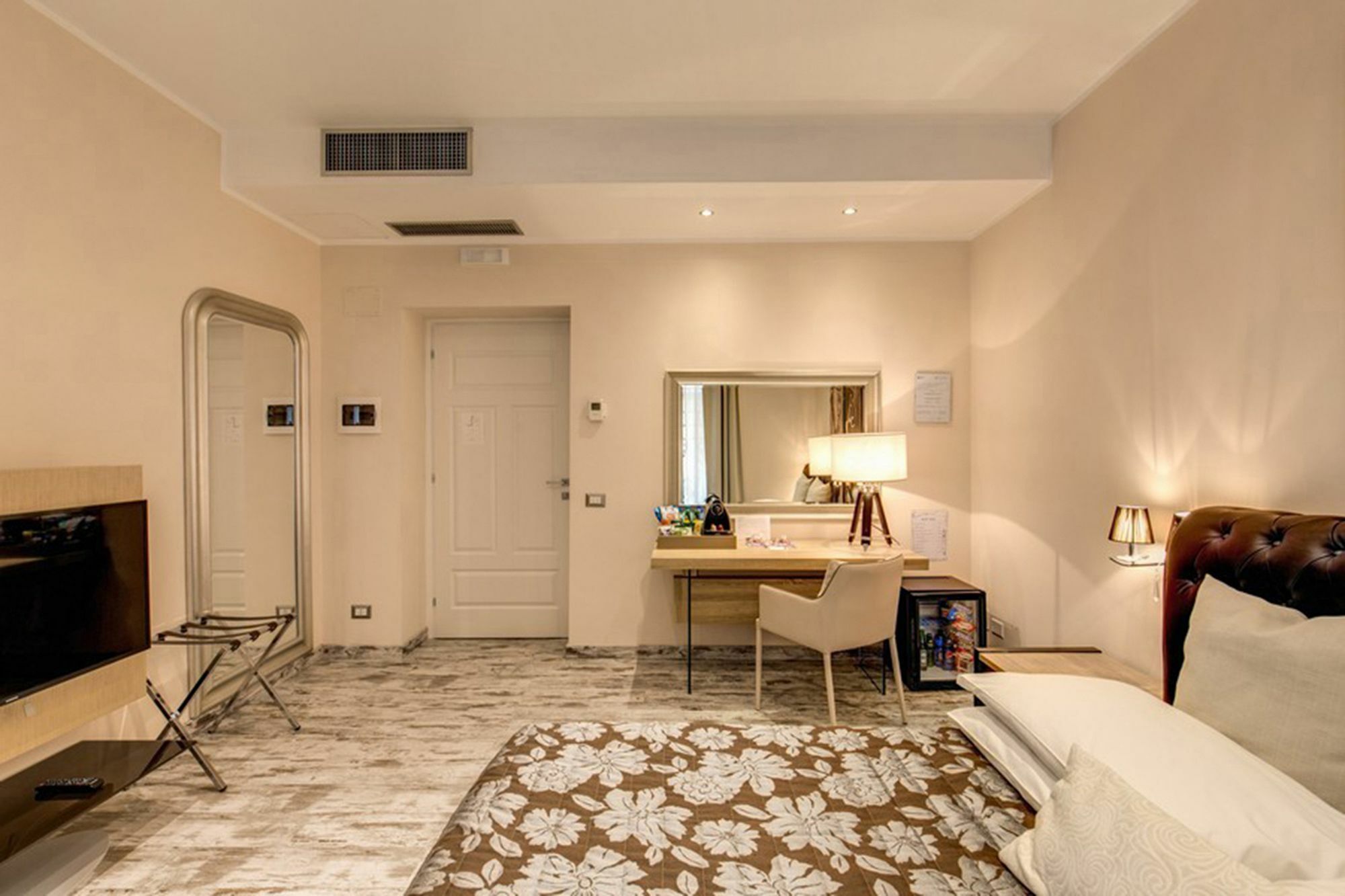 Colonna 18 By Ghor Gasthuis 2*
