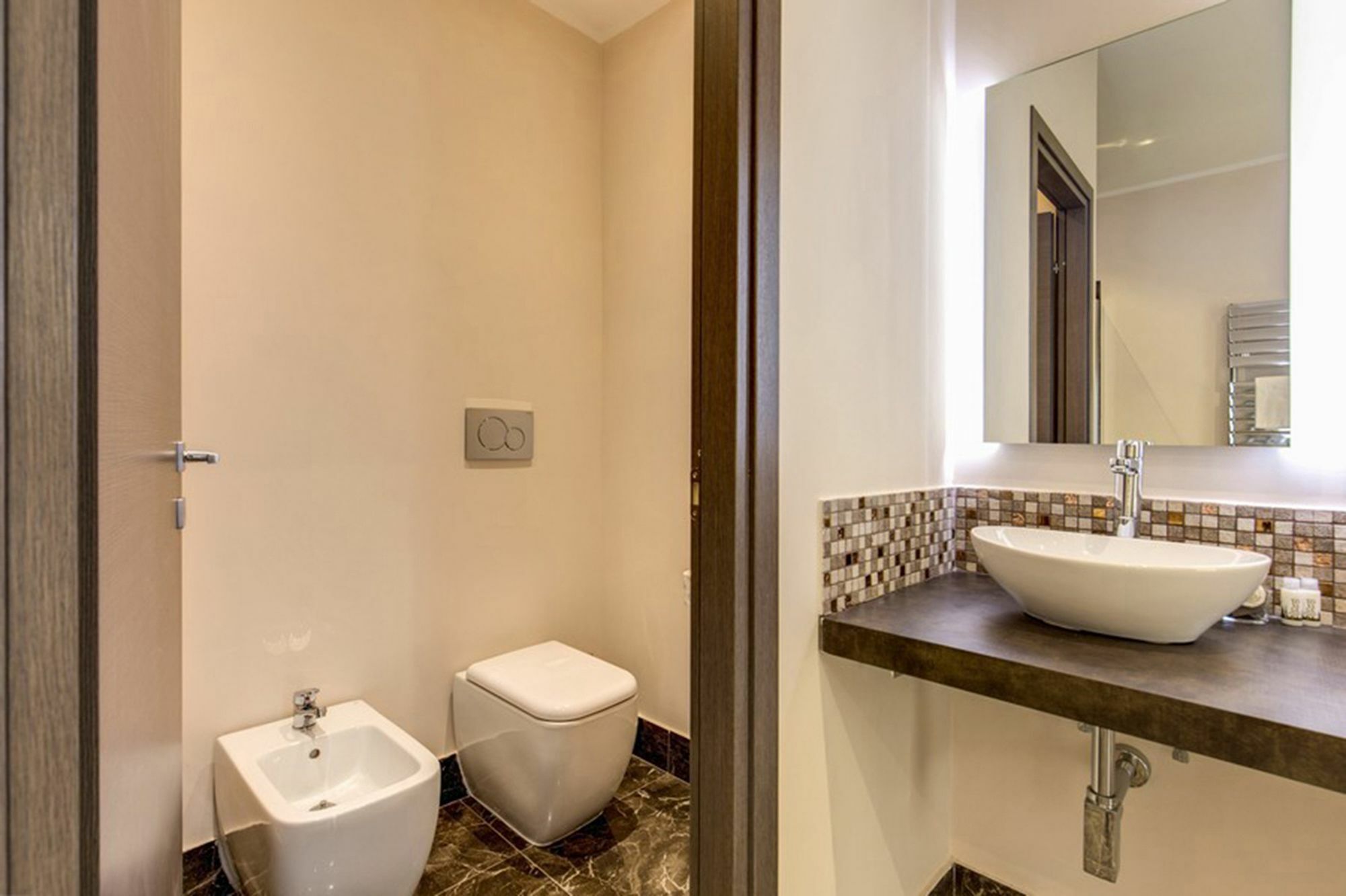 Colonna 18 By Ghor Gasthuis 2*