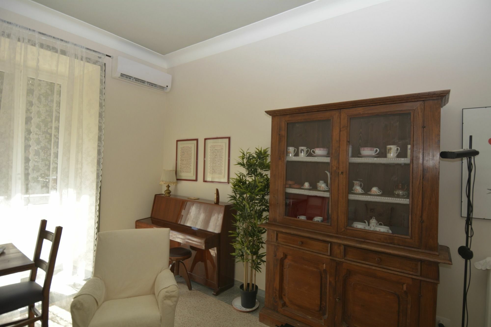 House & The - Vatican Apartment *