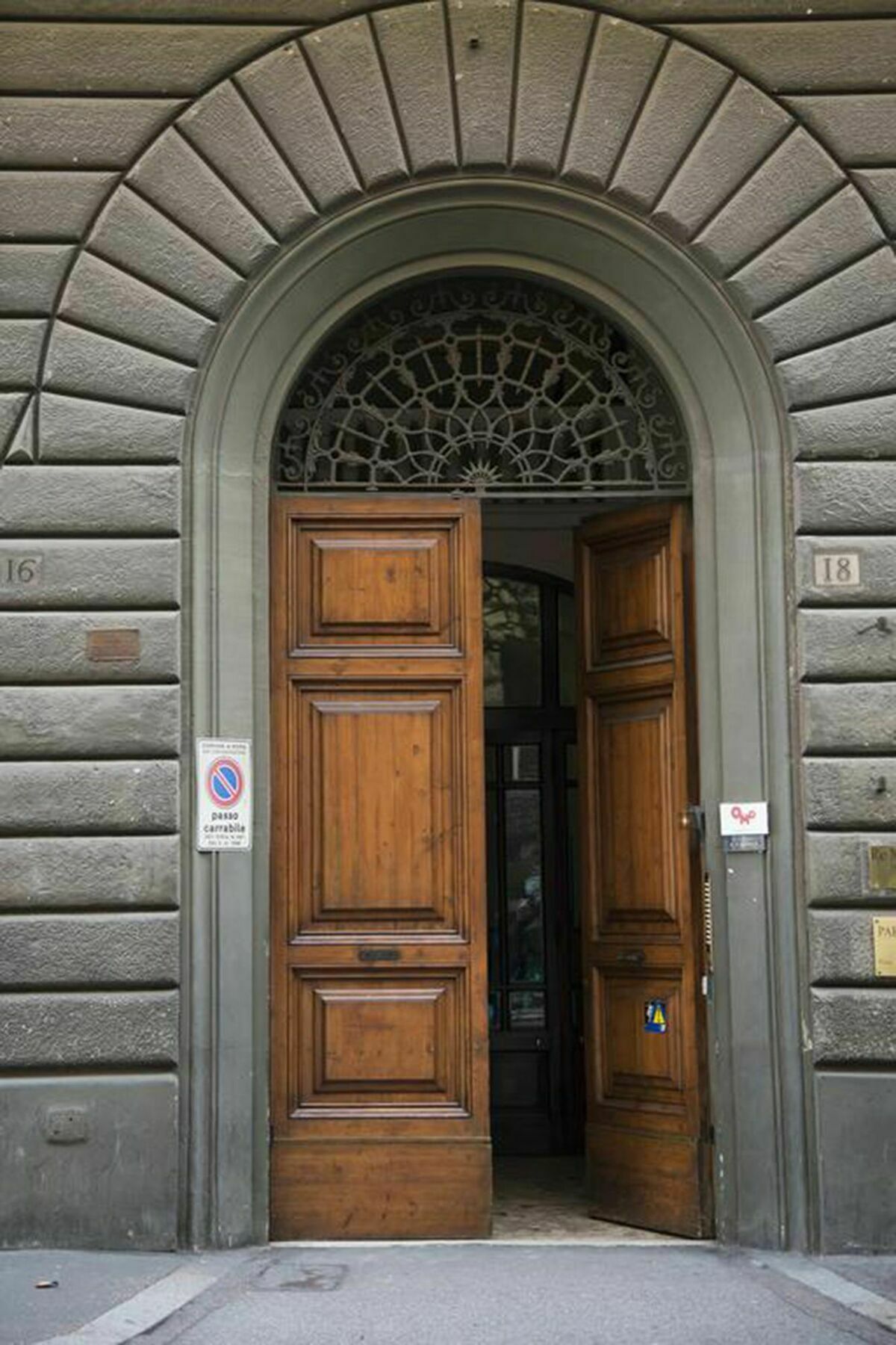 Colonna 18 By Ghor Rome