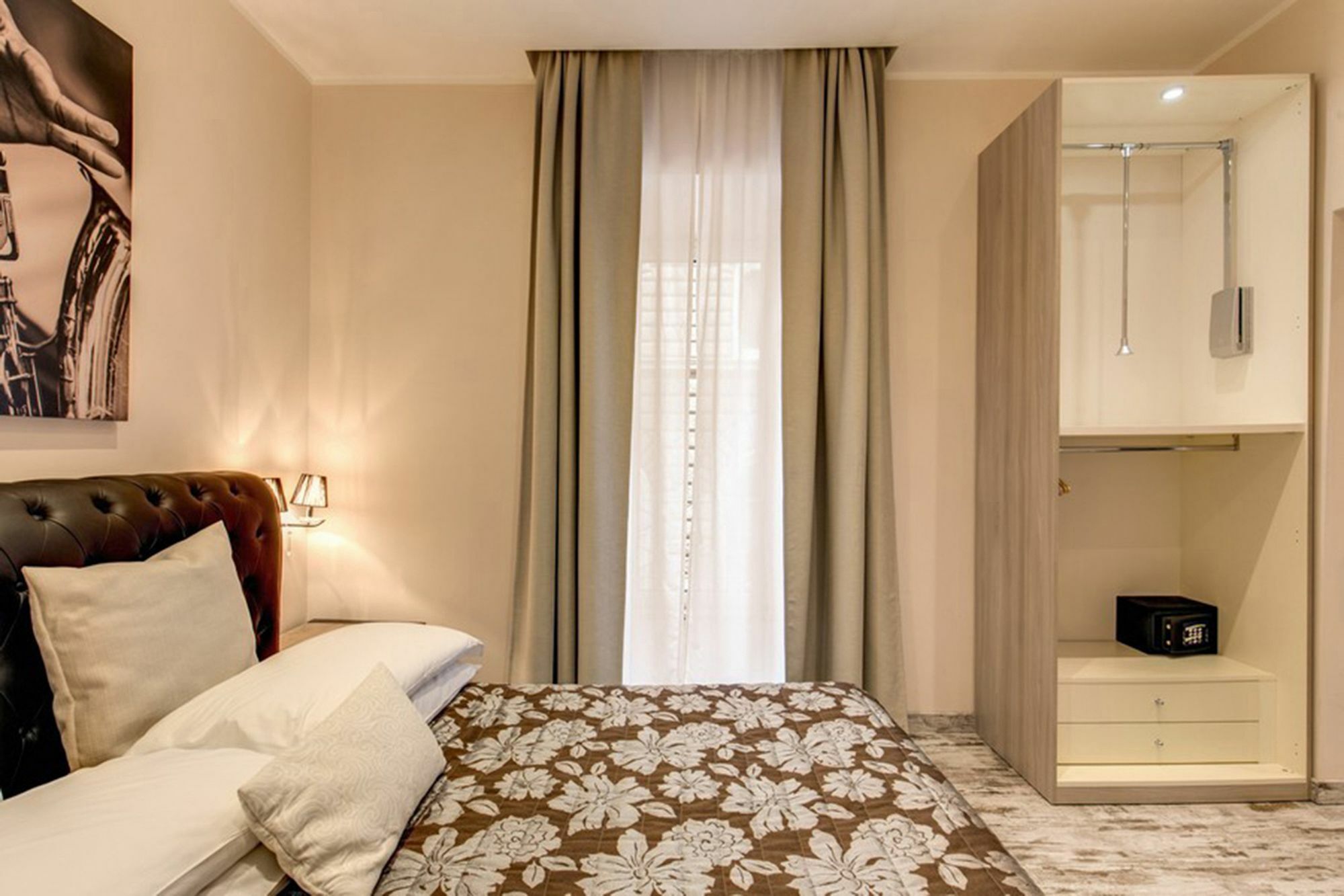 Colonna 18 By Ghor 2* Rome