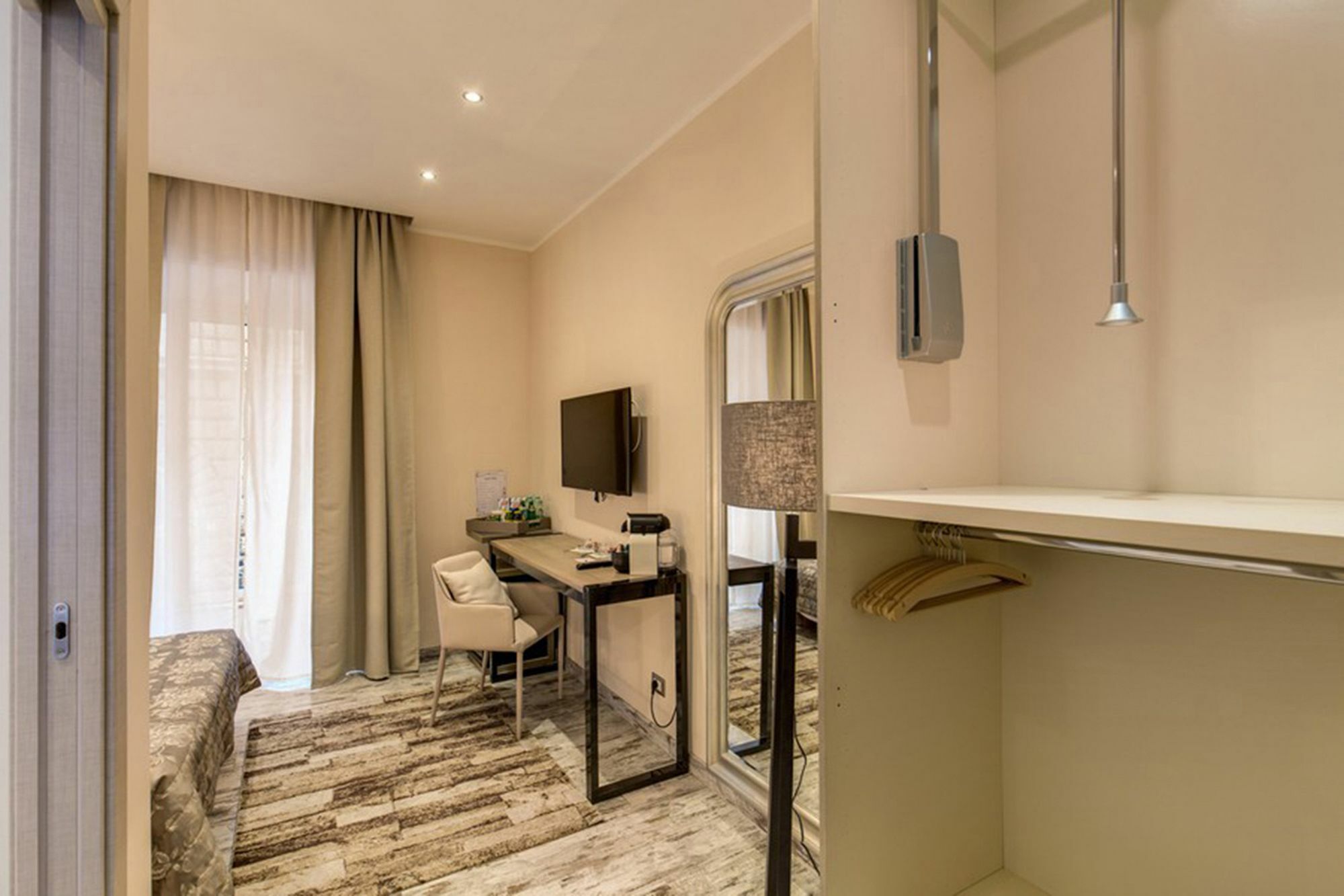 Colonna 18 By Ghor Gasthuis Rome