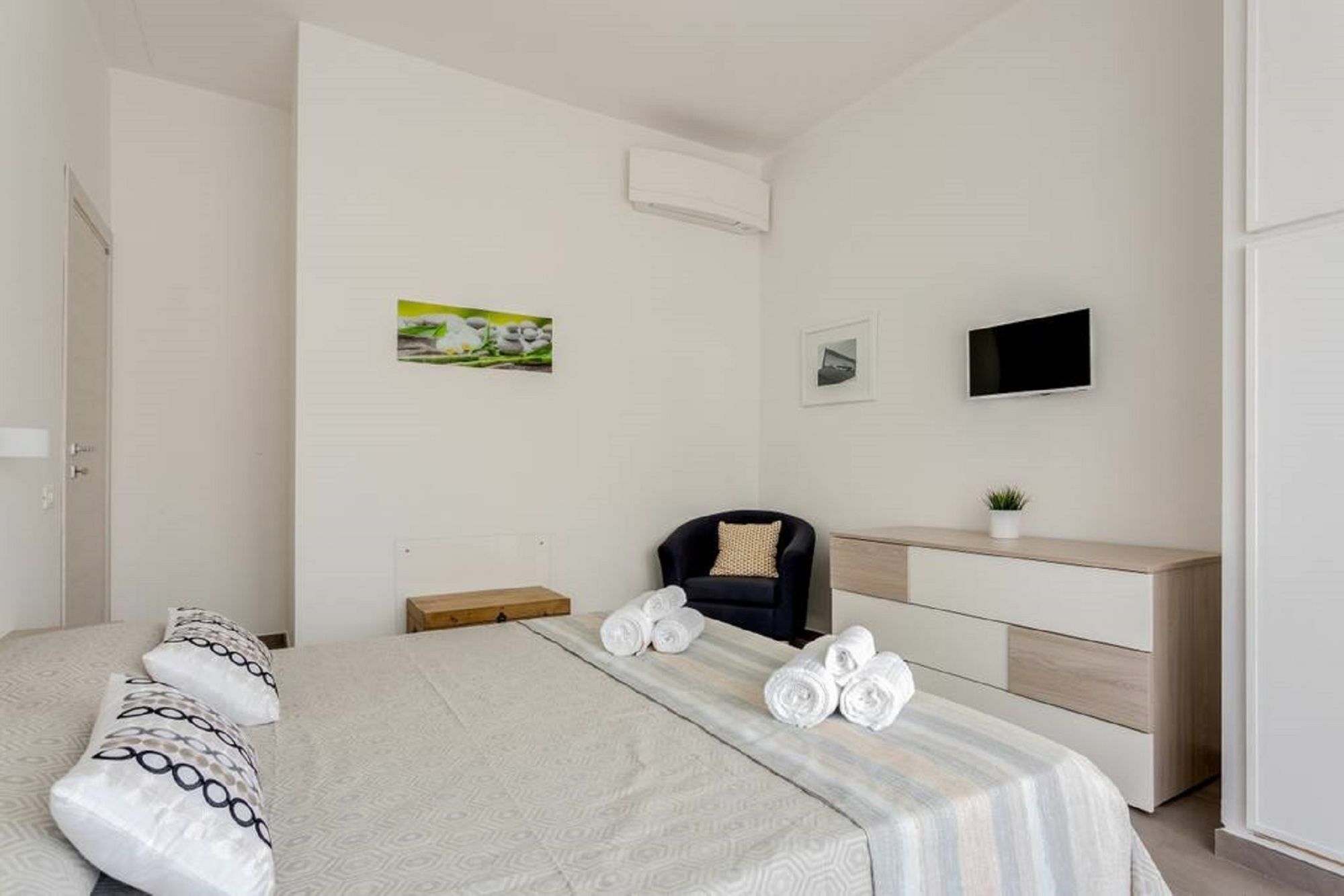 Franca's Apartment *