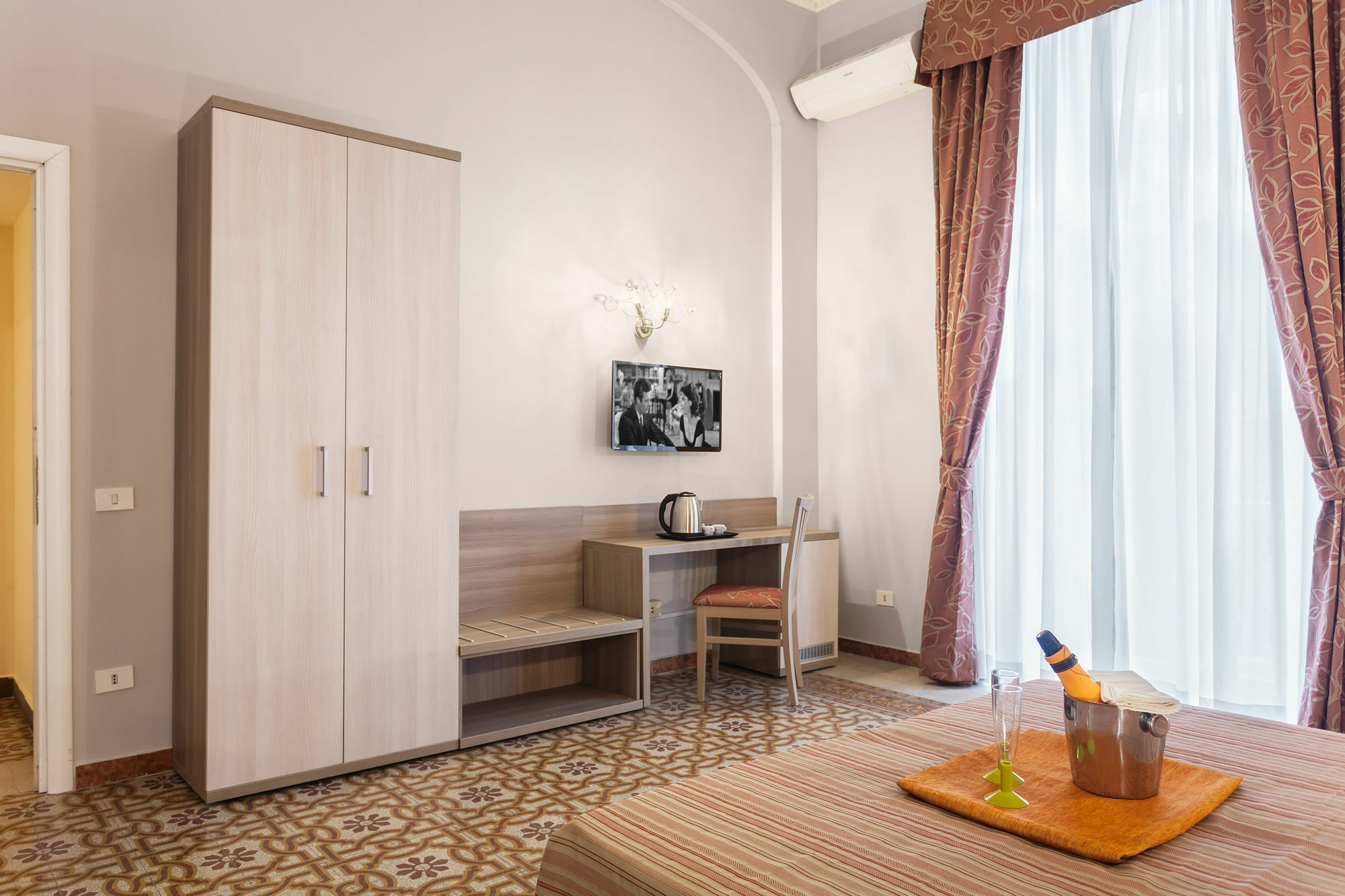 Domus Napoleone 3* Rome