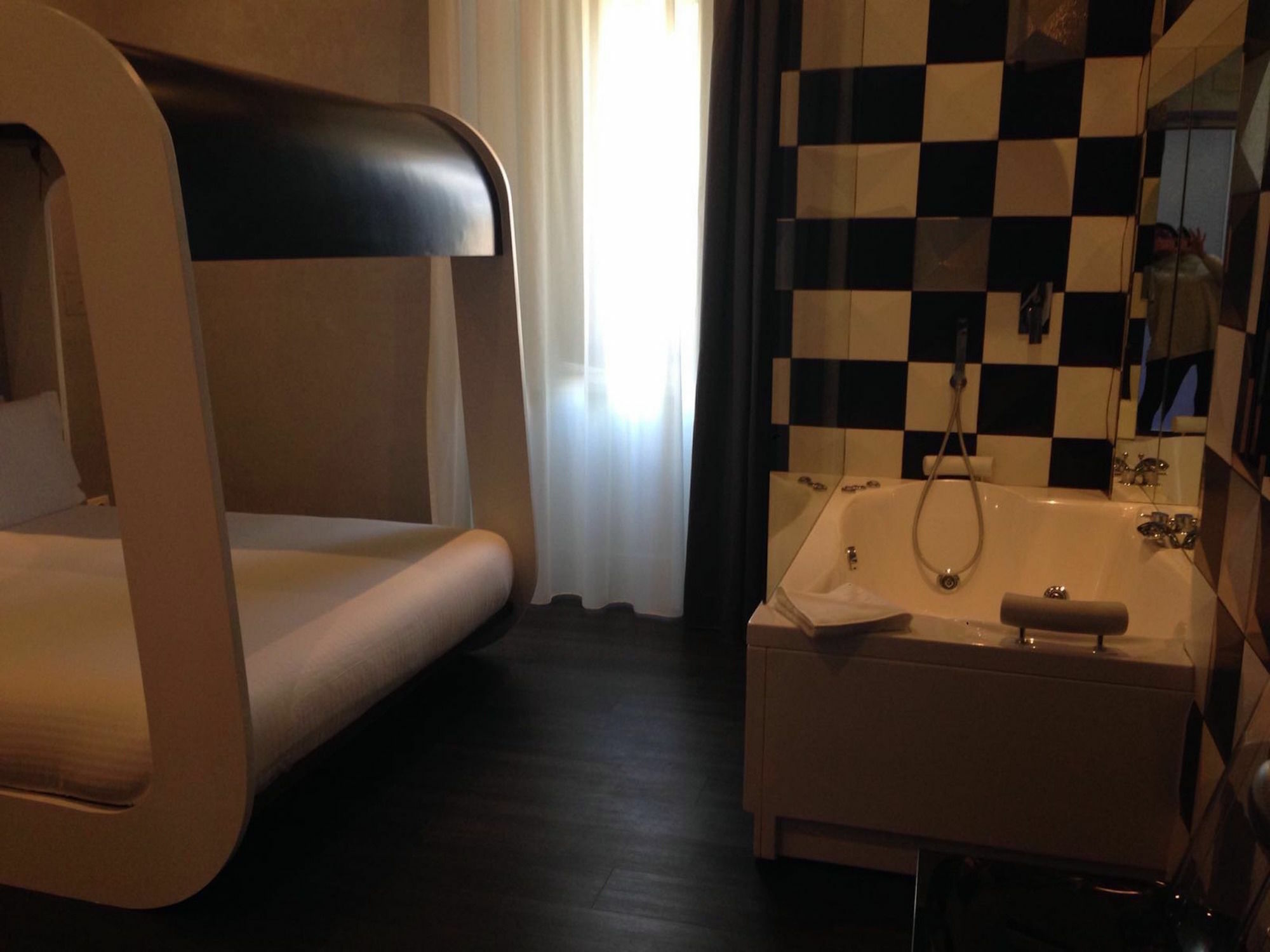 Irooms Station Guest house 4*