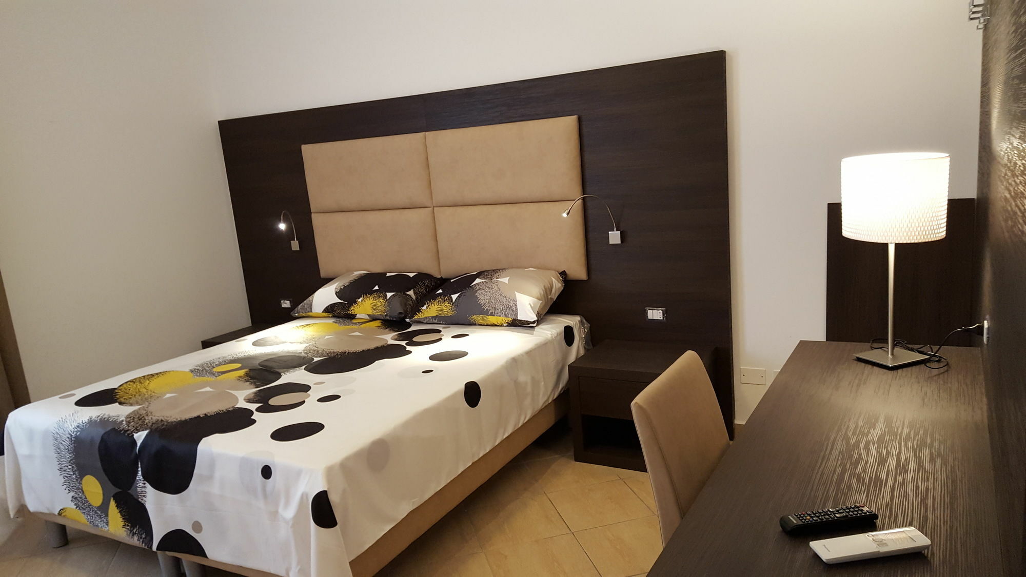 Una Finestra Su Monti Rome