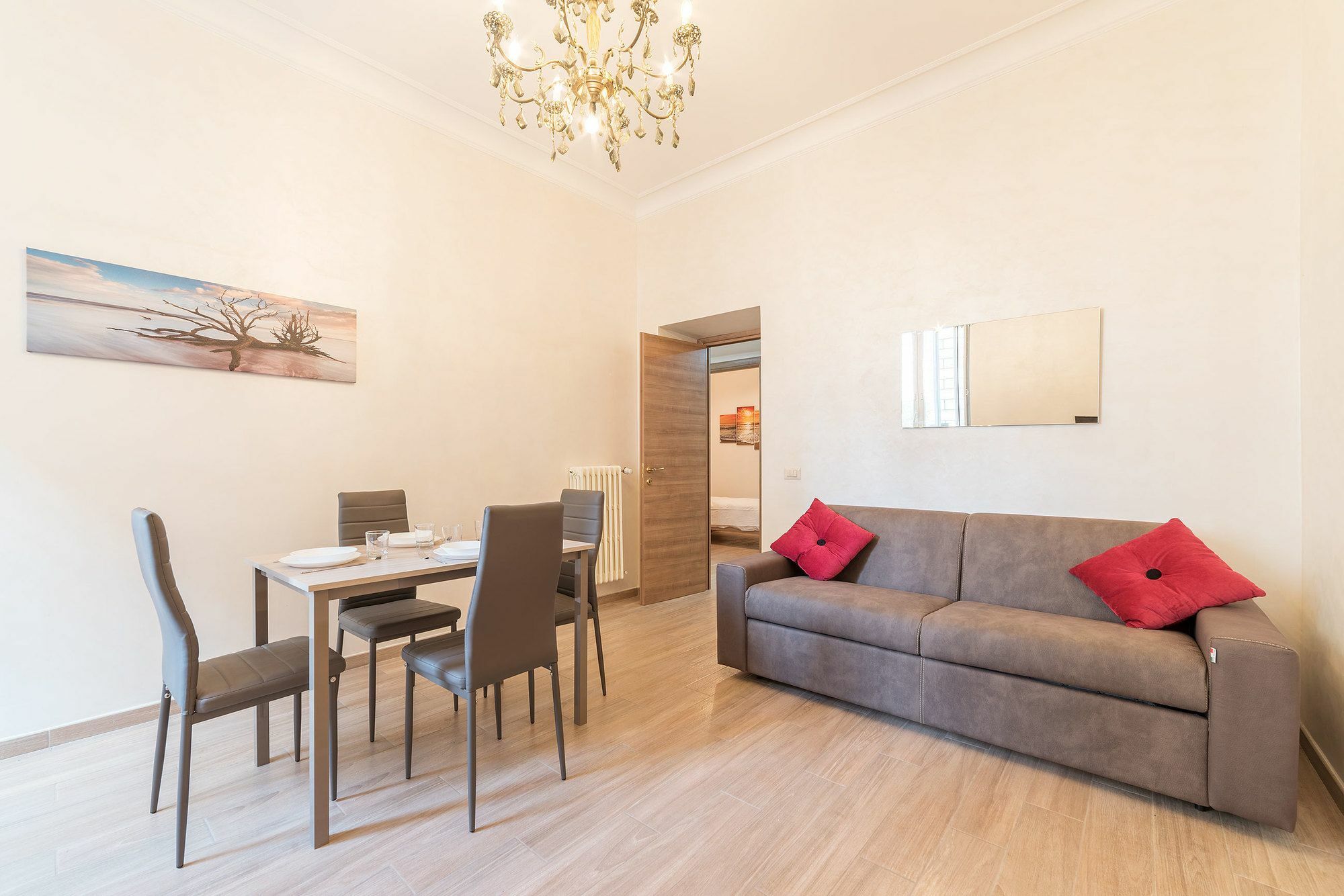 Center Apartment *