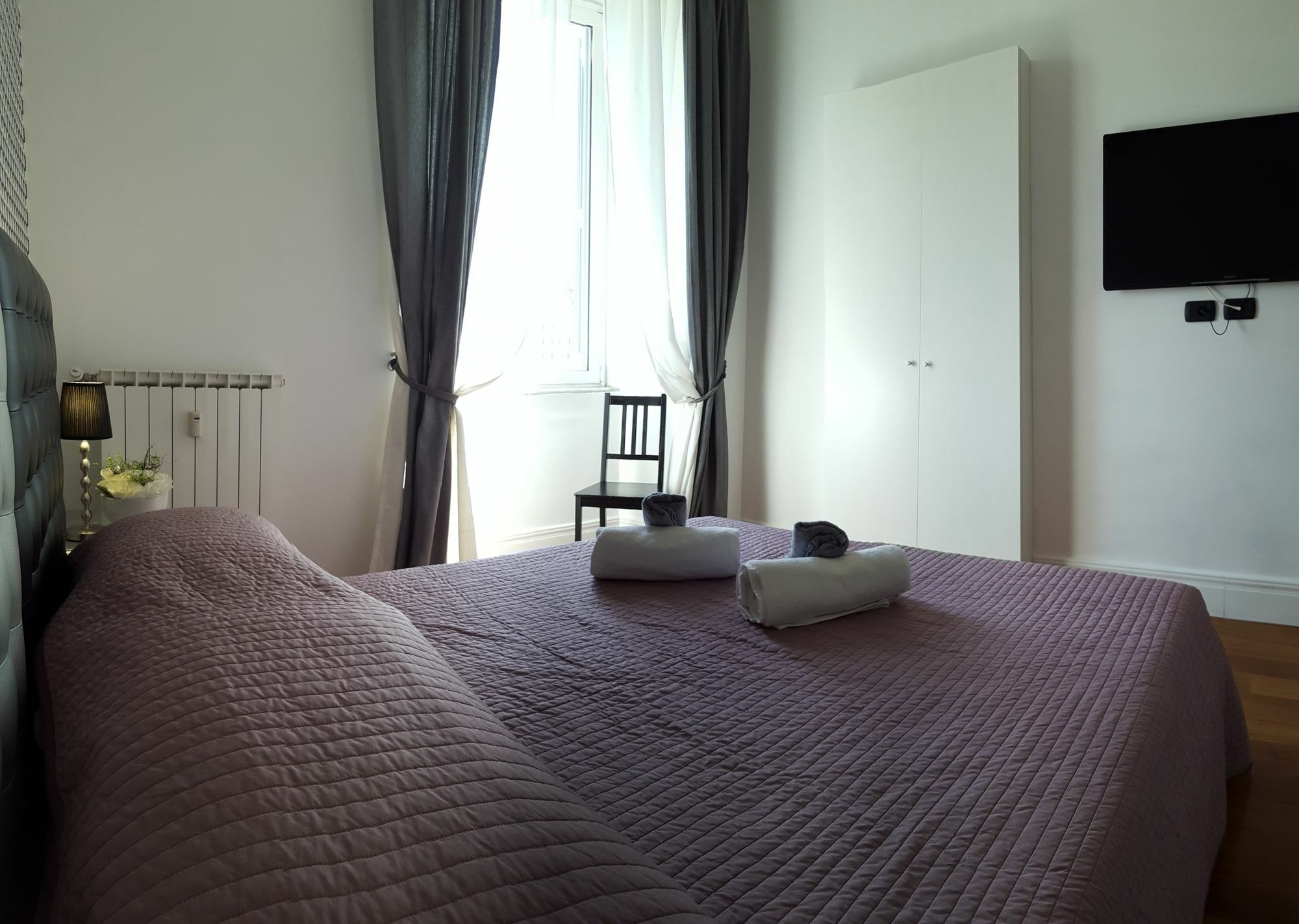 Bed & Breakfast 06