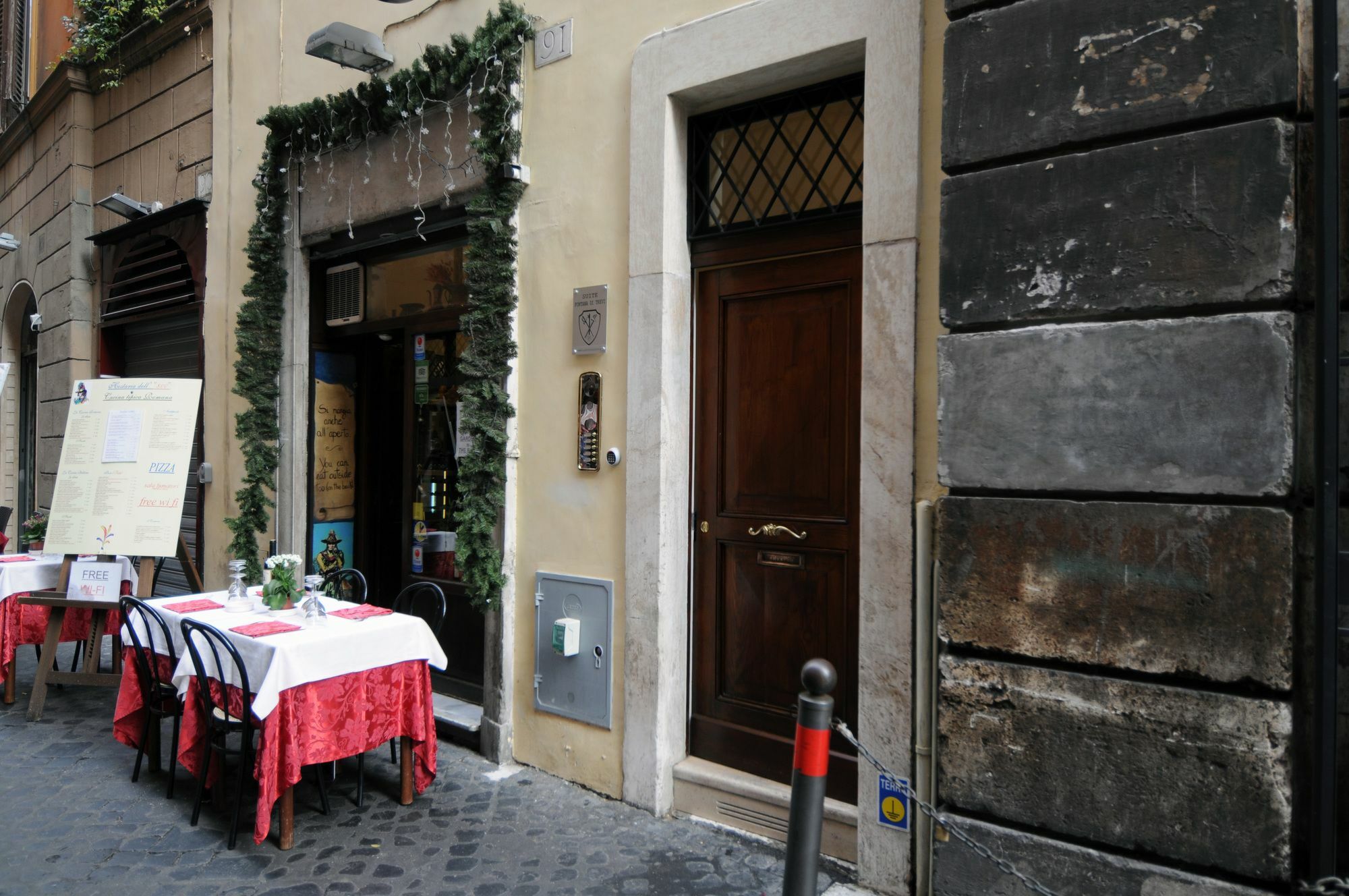 Guest house Fontana Di Trevi 2*