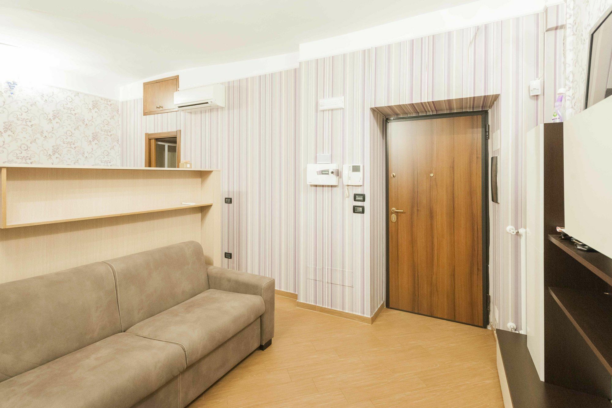 Lolart - Tiburtina Station Apartment Rome