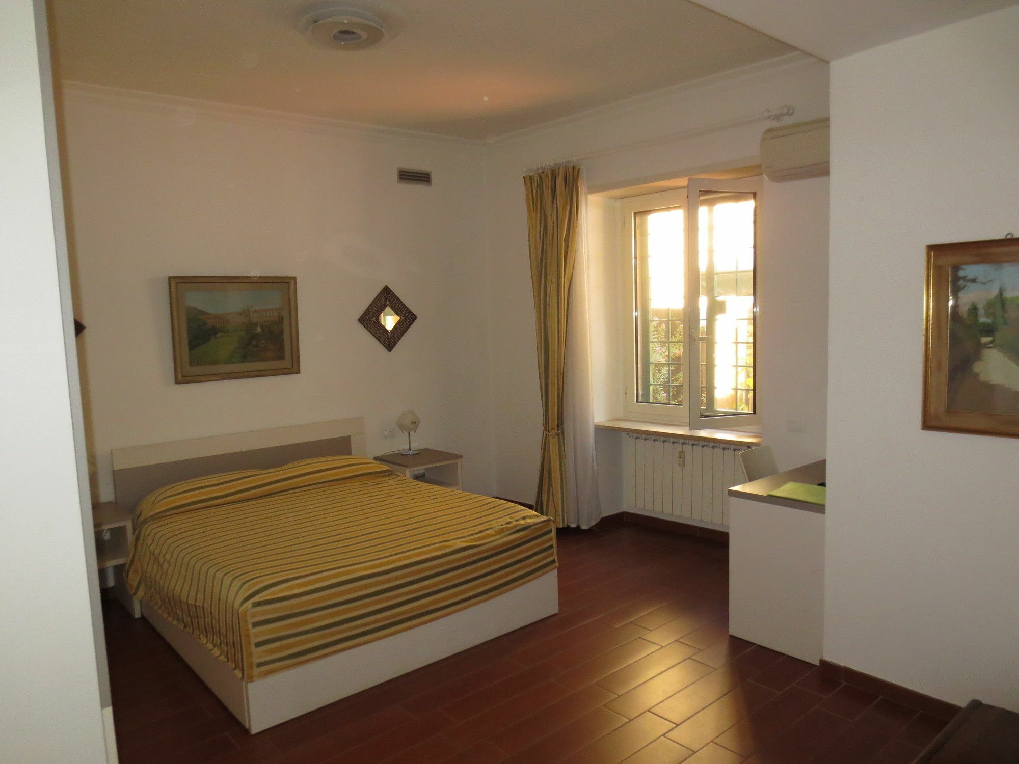 Bed & Breakfast Five Rome