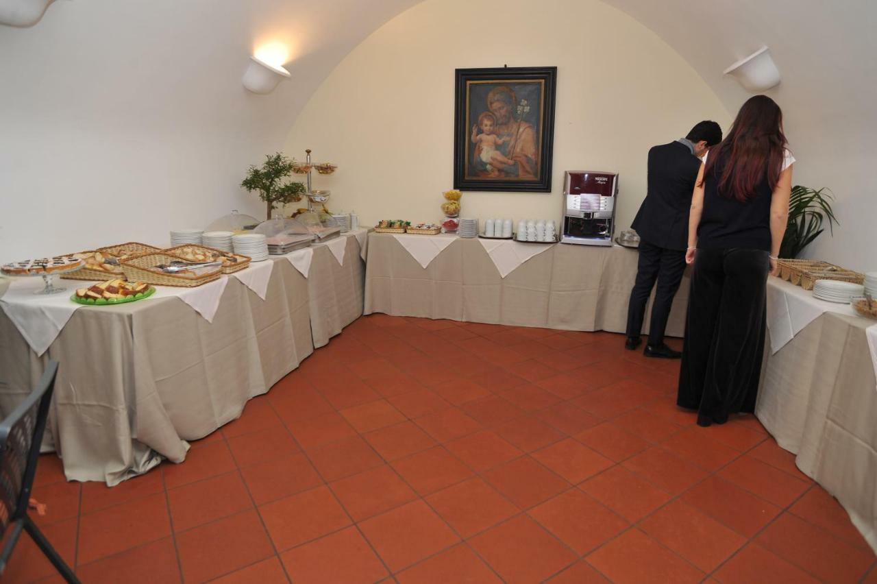 Domus Sessoriana Bed & Breakfast 3*
