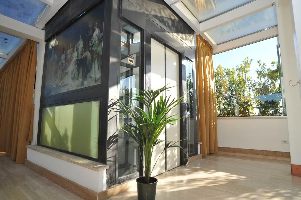 Domus Sessoriana 3*
