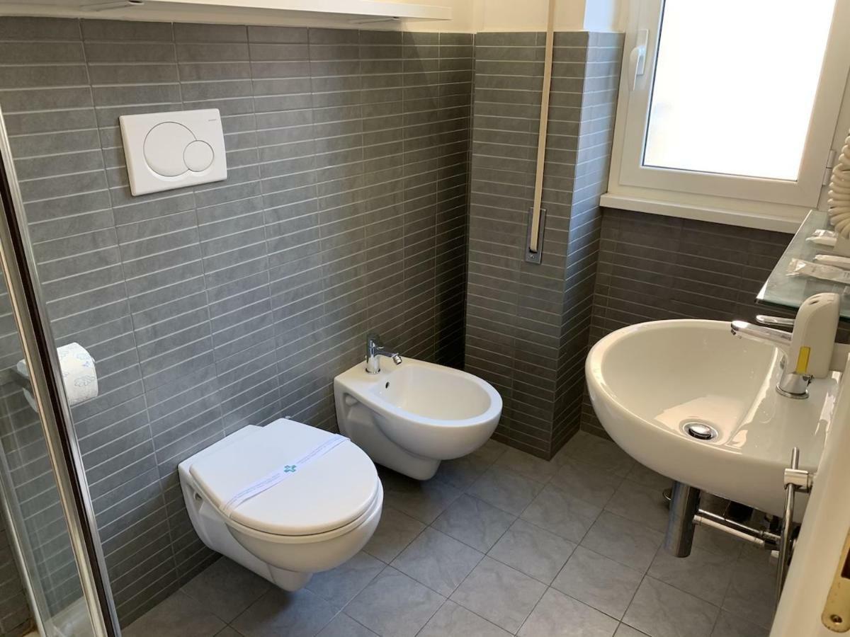 Tiburtina Suites, 2*