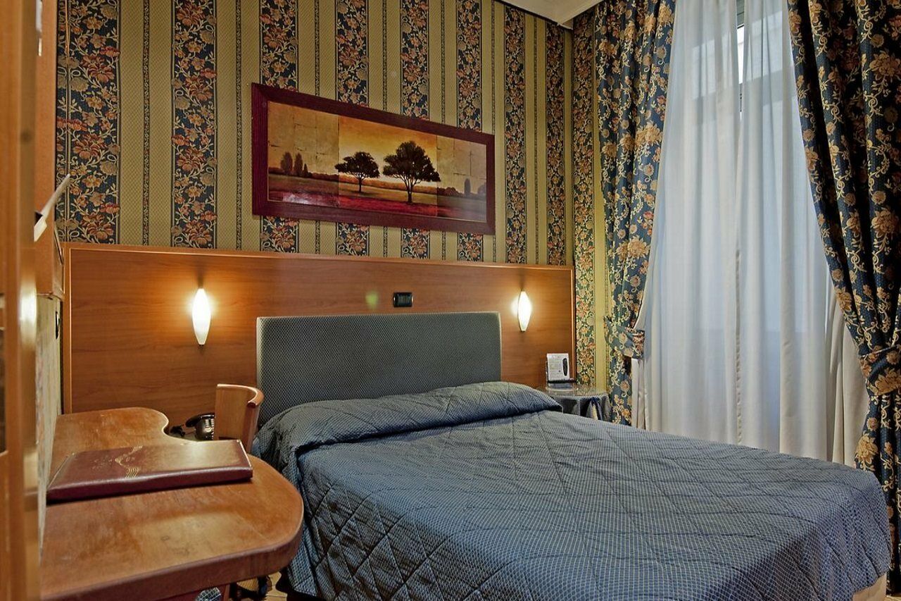 Hotel Lirico