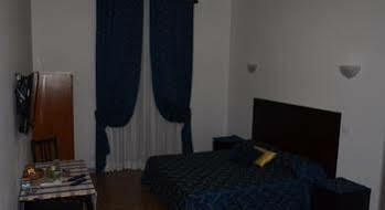 Couette-café Ines Downtown 2*