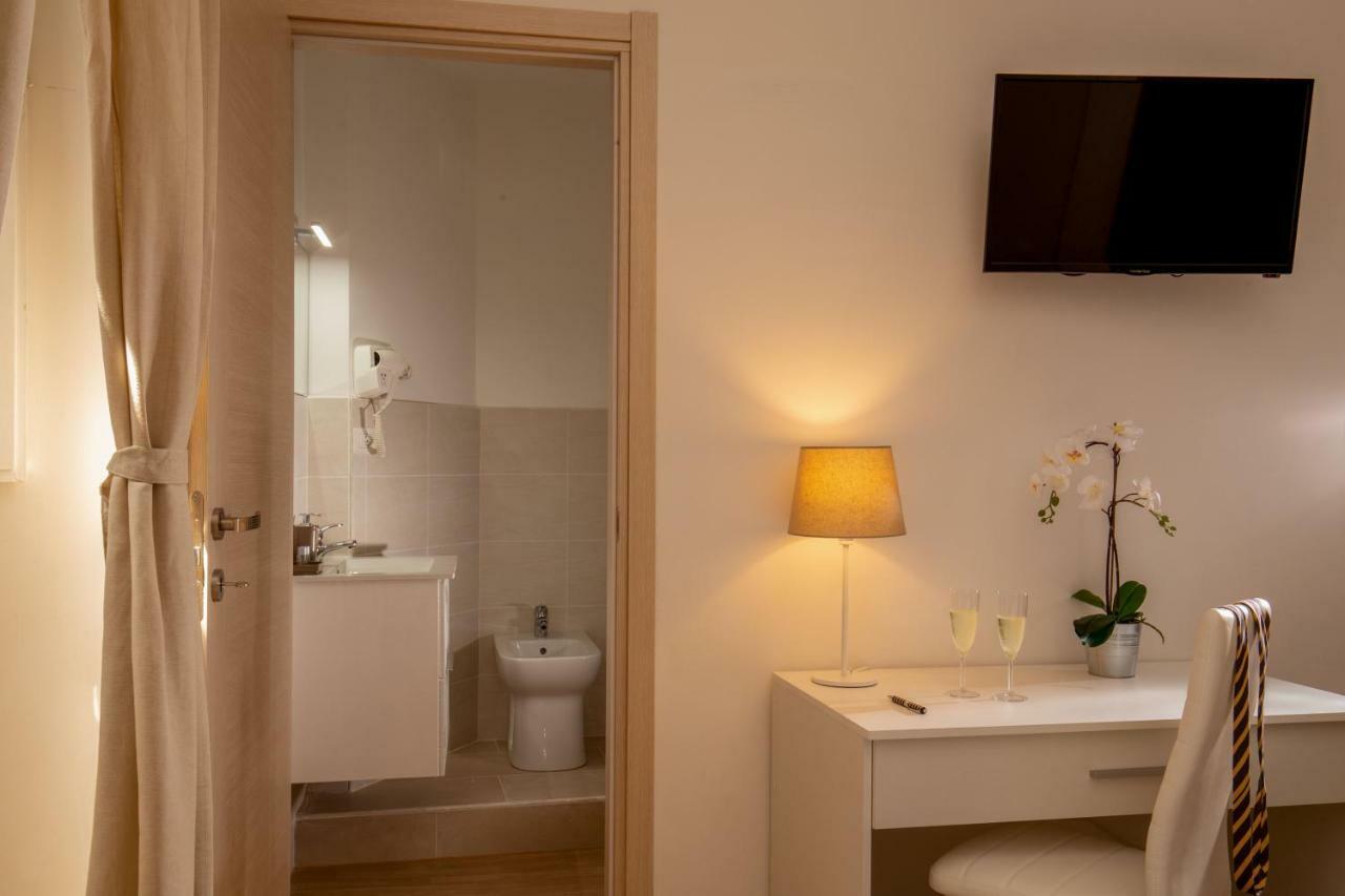 Bed & Breakfast Domus Veneto Rome
