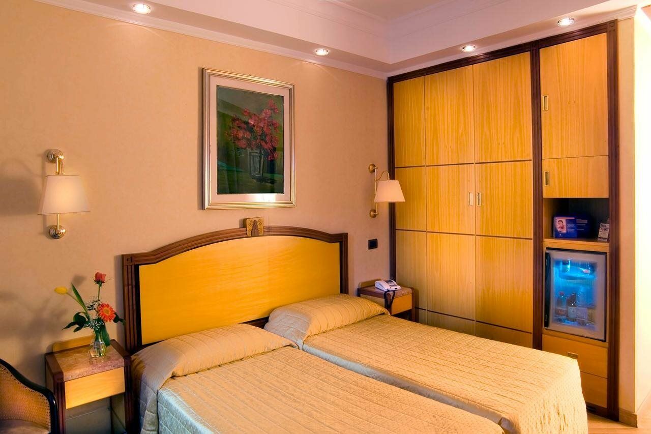 Oxford Hotel 4*