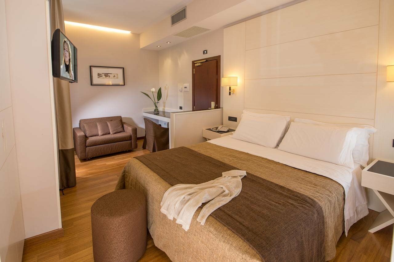 Oxford Hotel 4*