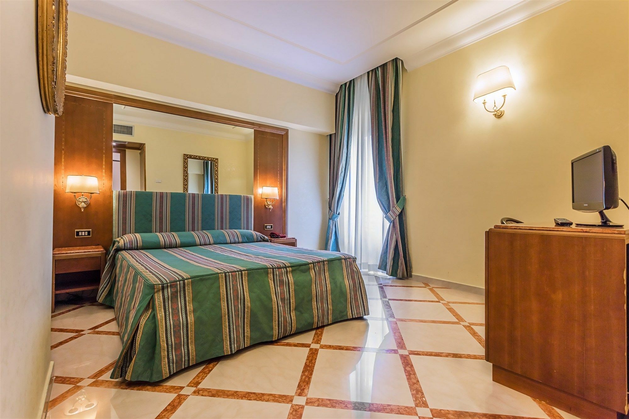 Raeli Noto 3*