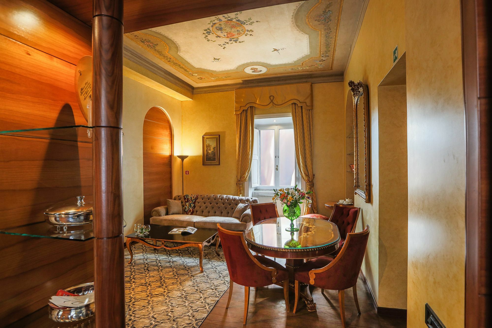 Prestigious Piazza Navona Apartment *