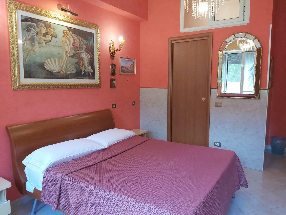 Babri Simim Taj Bed & Breakfast Rome