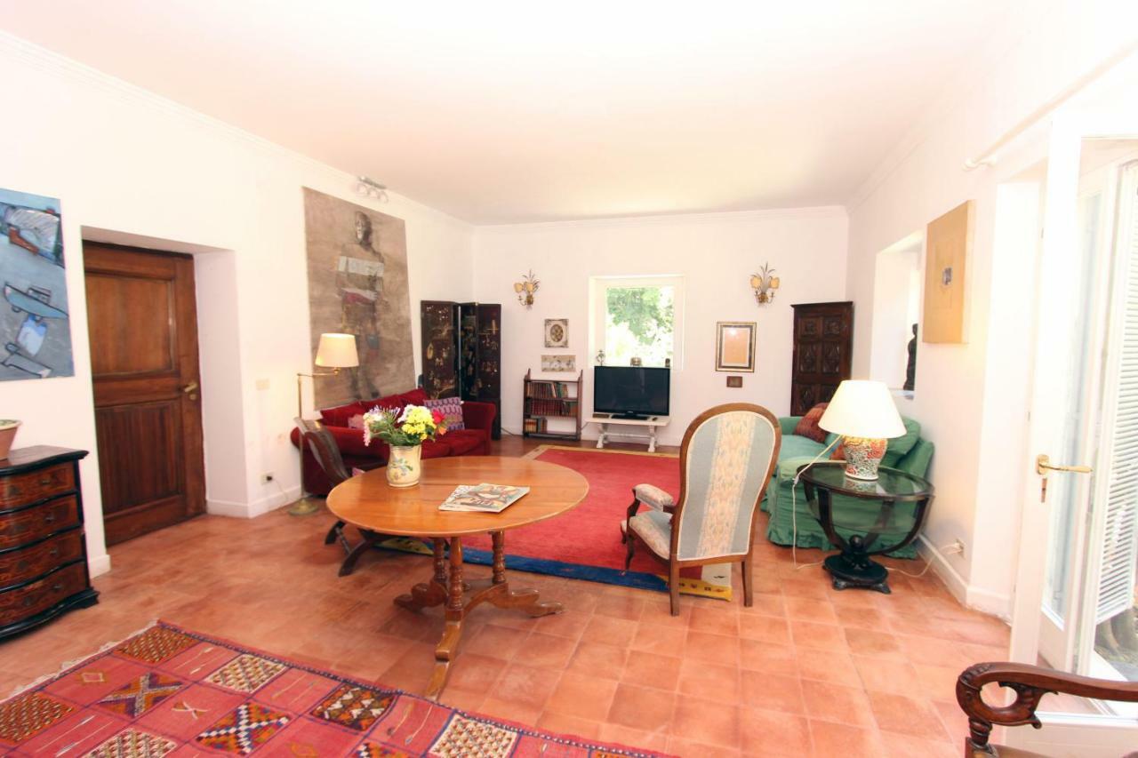 Villa Writers' Country House *