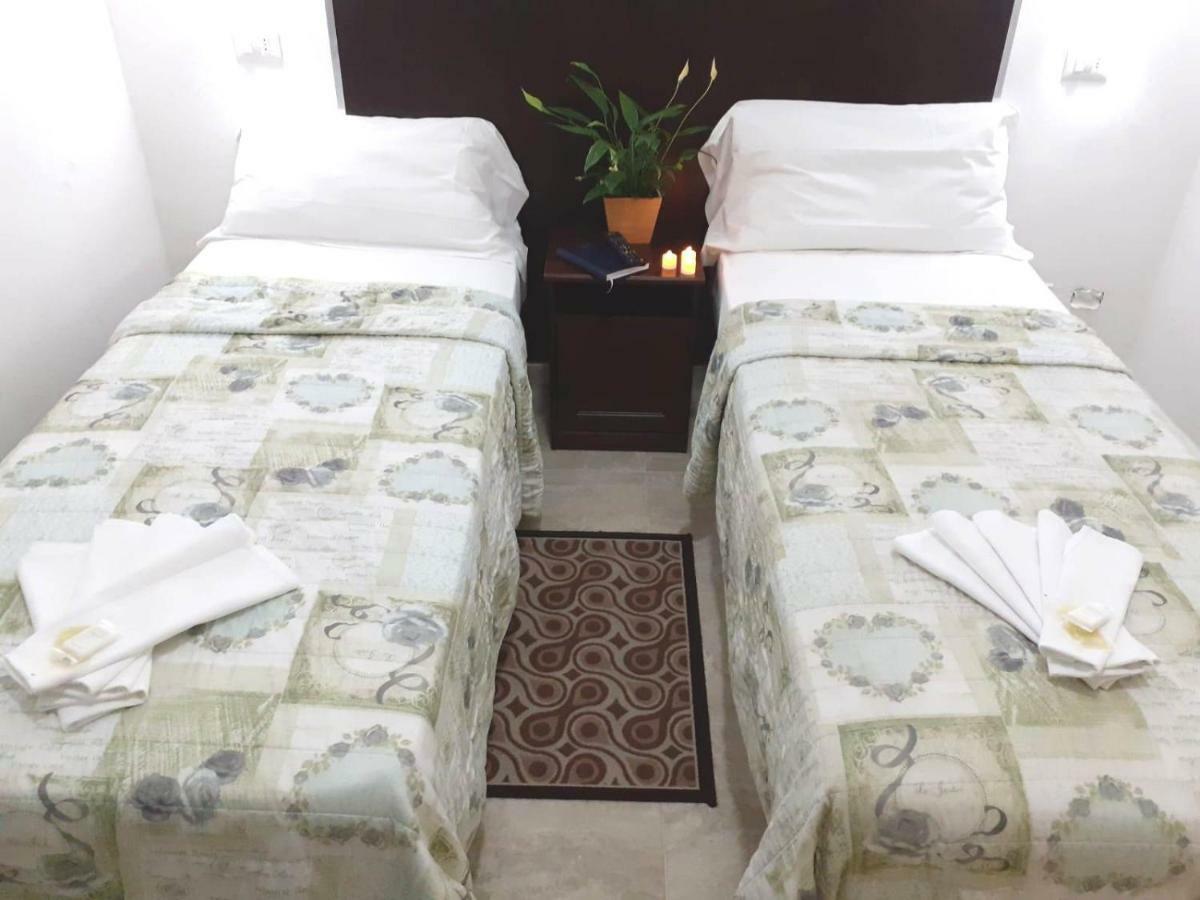 Sarkar House Bed & Breakfast *
