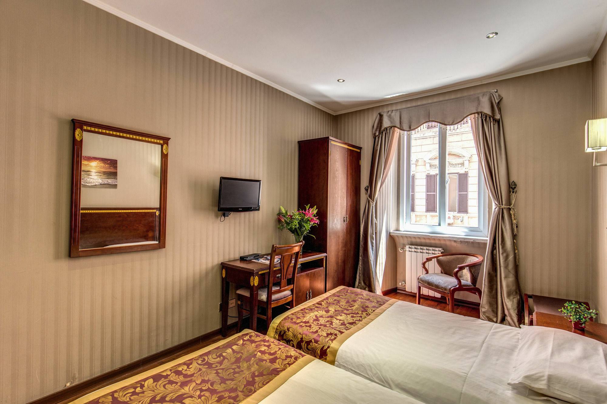 Drago D'oro - Accross From Metro Vittorio Emanuele Bed & Breakfast Rome