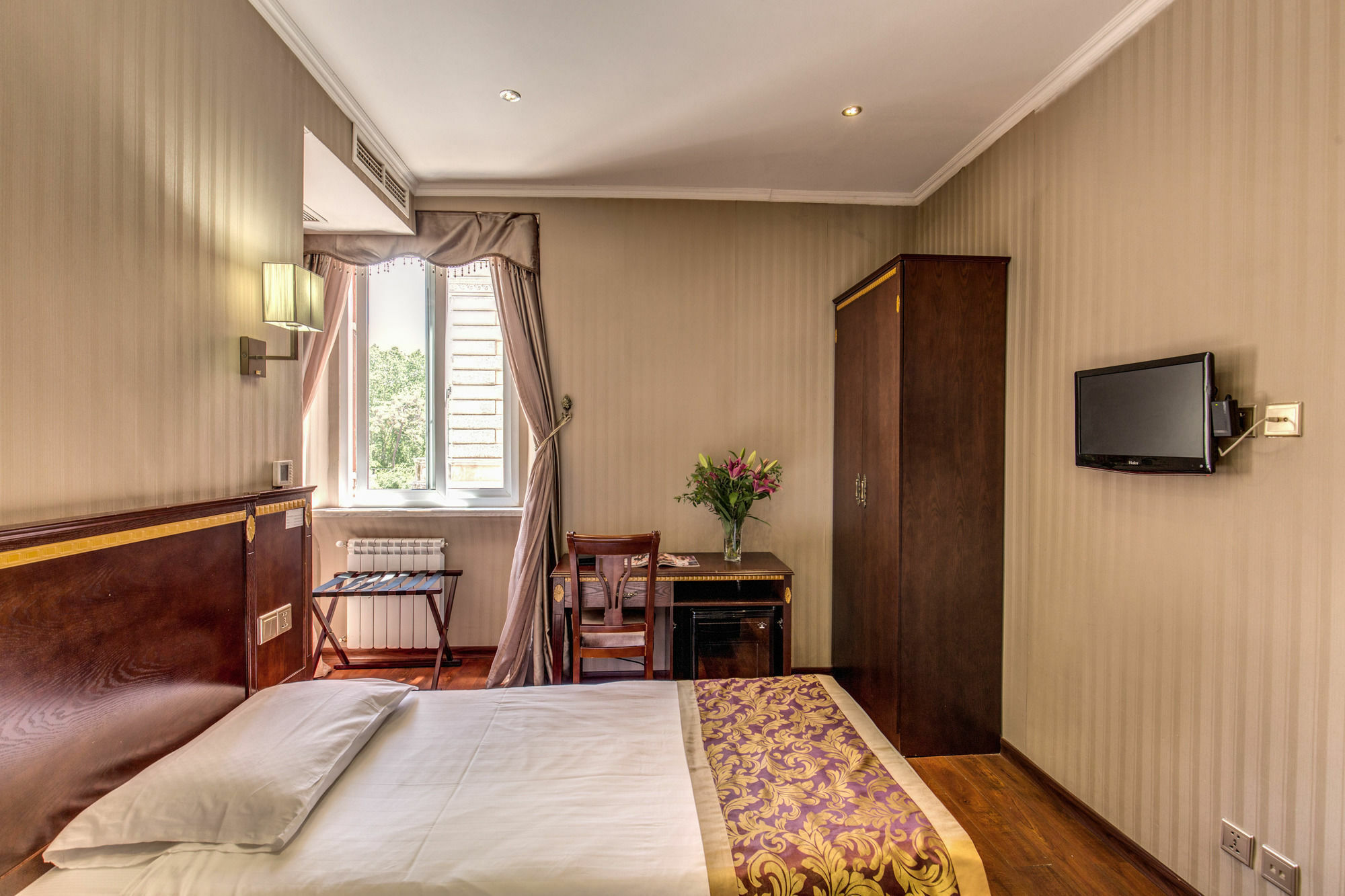 Bed & Breakfast Drago D'oro - Accross From Metro Vittorio Emanuele