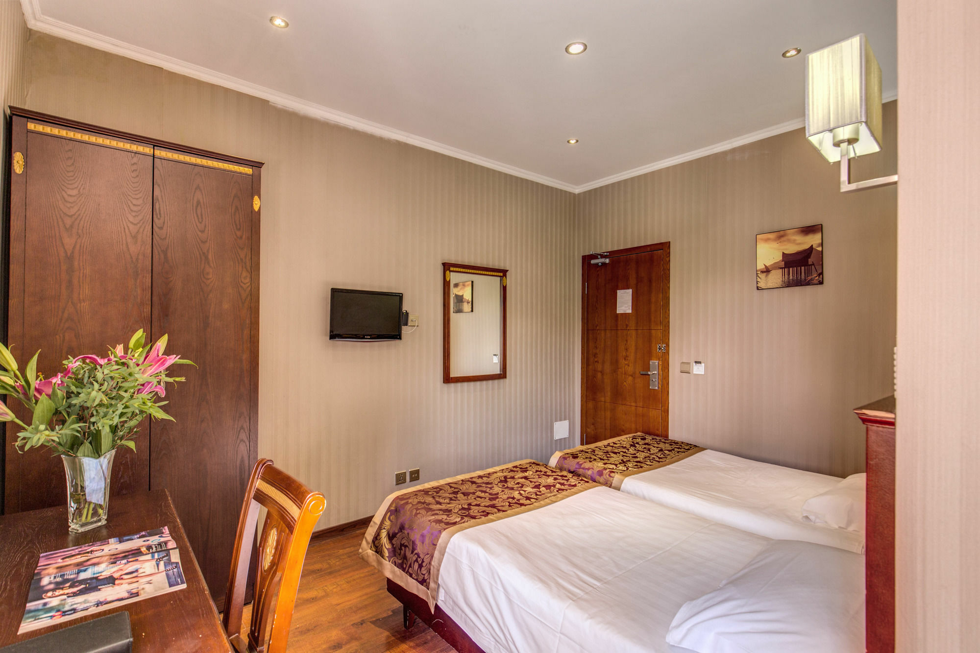 Drago D'oro - Accross From Metro Vittorio Emanuele Bed & Breakfast Roma