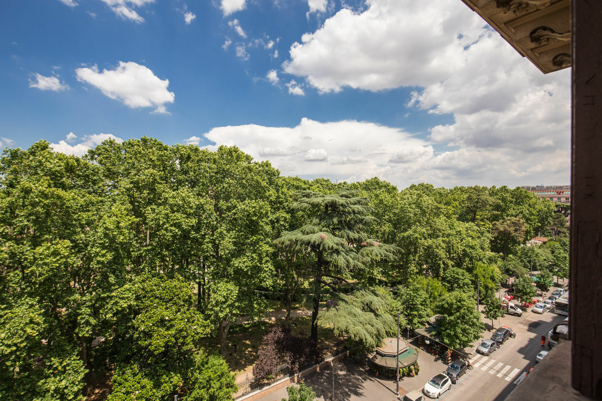 Bed & Breakfast Drago D'oro - Accross From Metro Vittorio Emanuele Rome