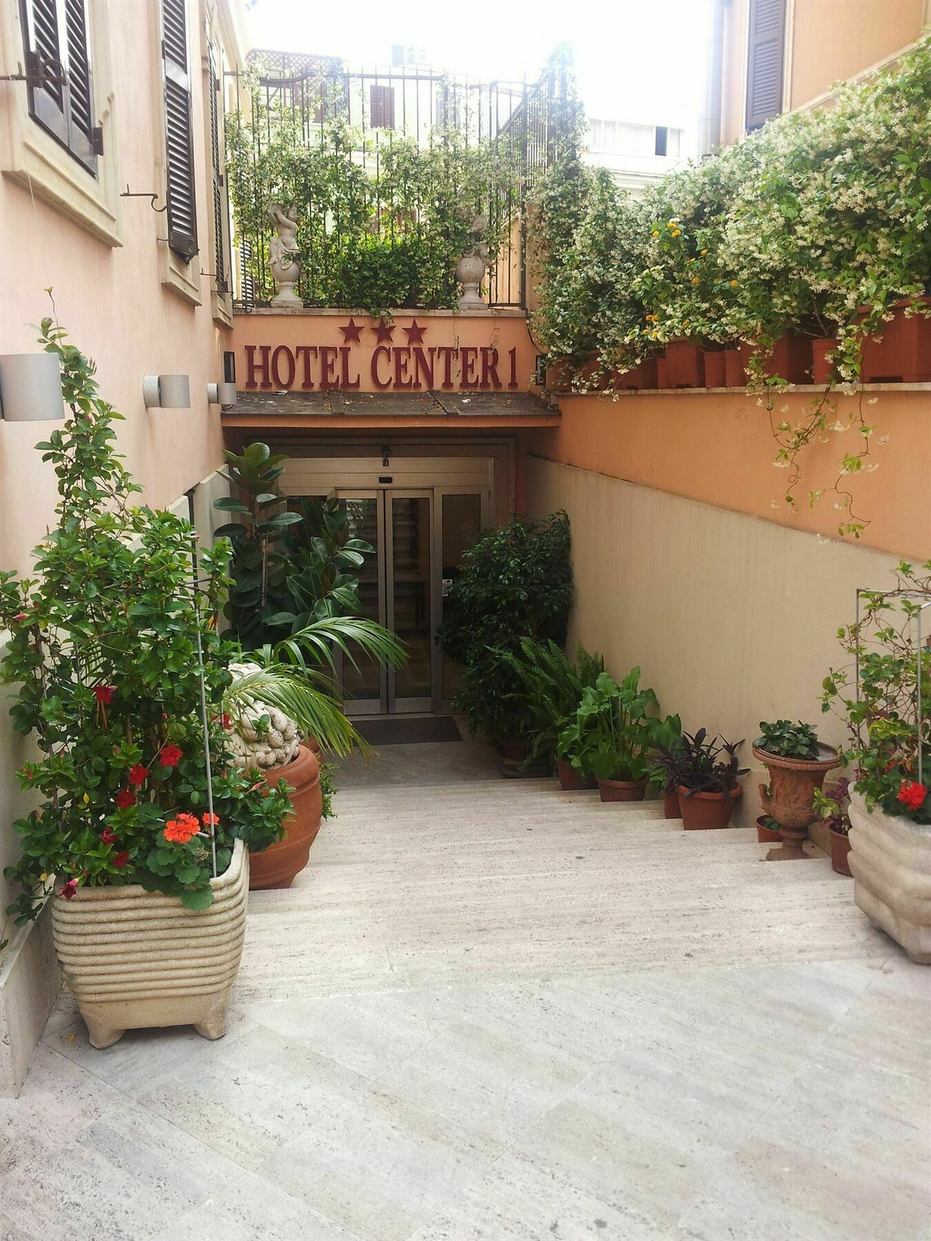 Center 2 Hotel