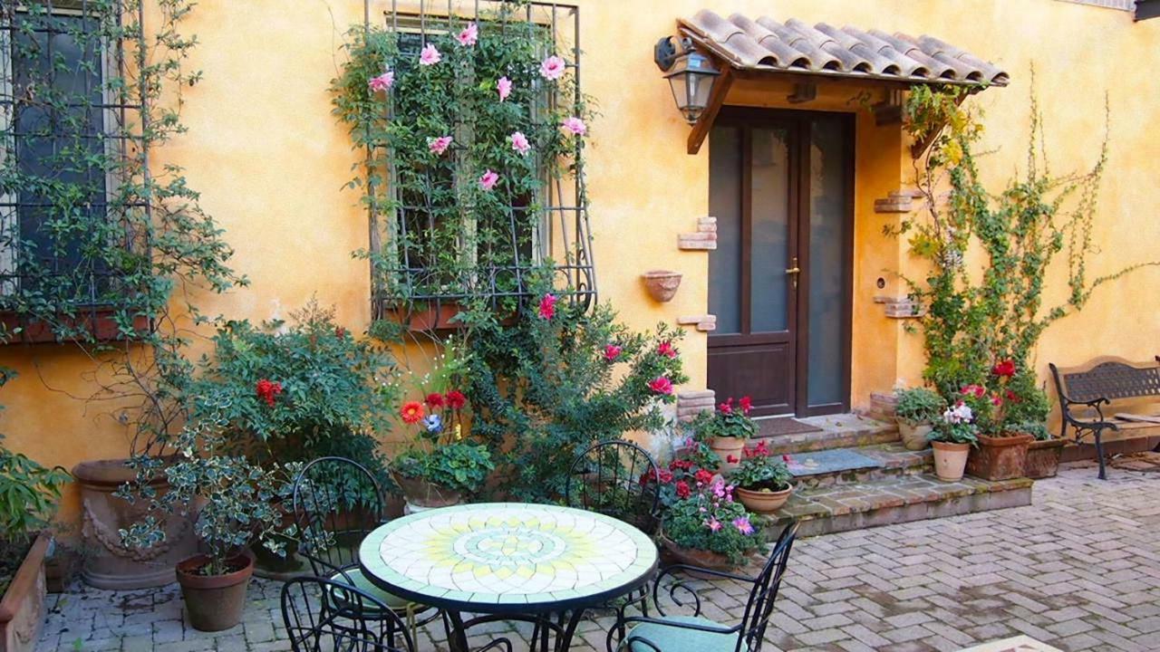 La Piazzetta Di * Roma