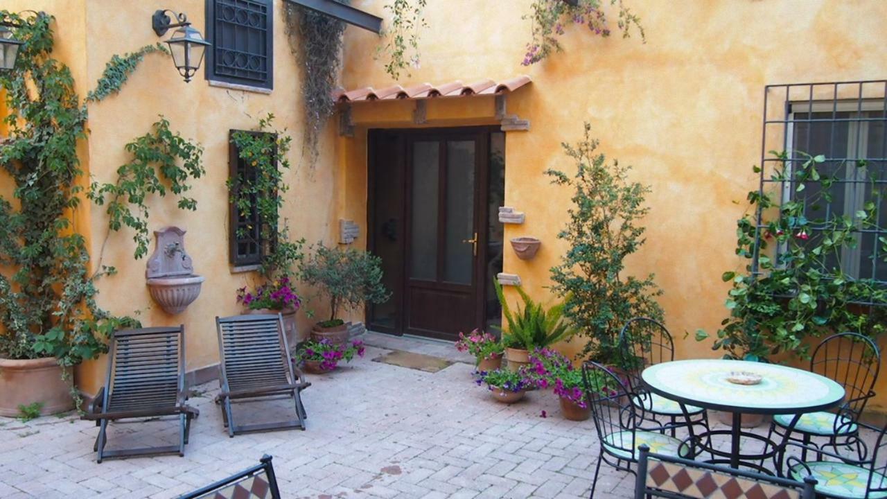 La Piazzetta Di *