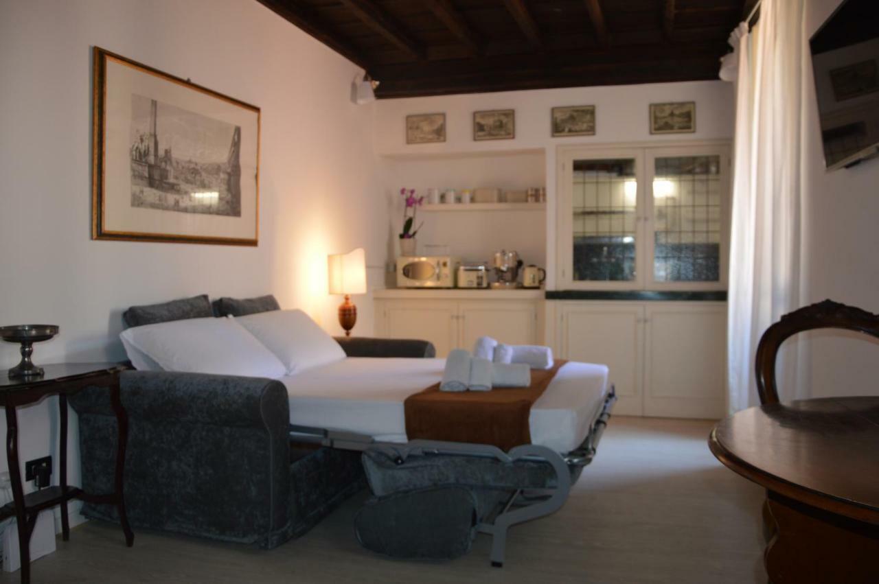 Historic Center - Elegant With Charming Antiques - Raffaello Rome