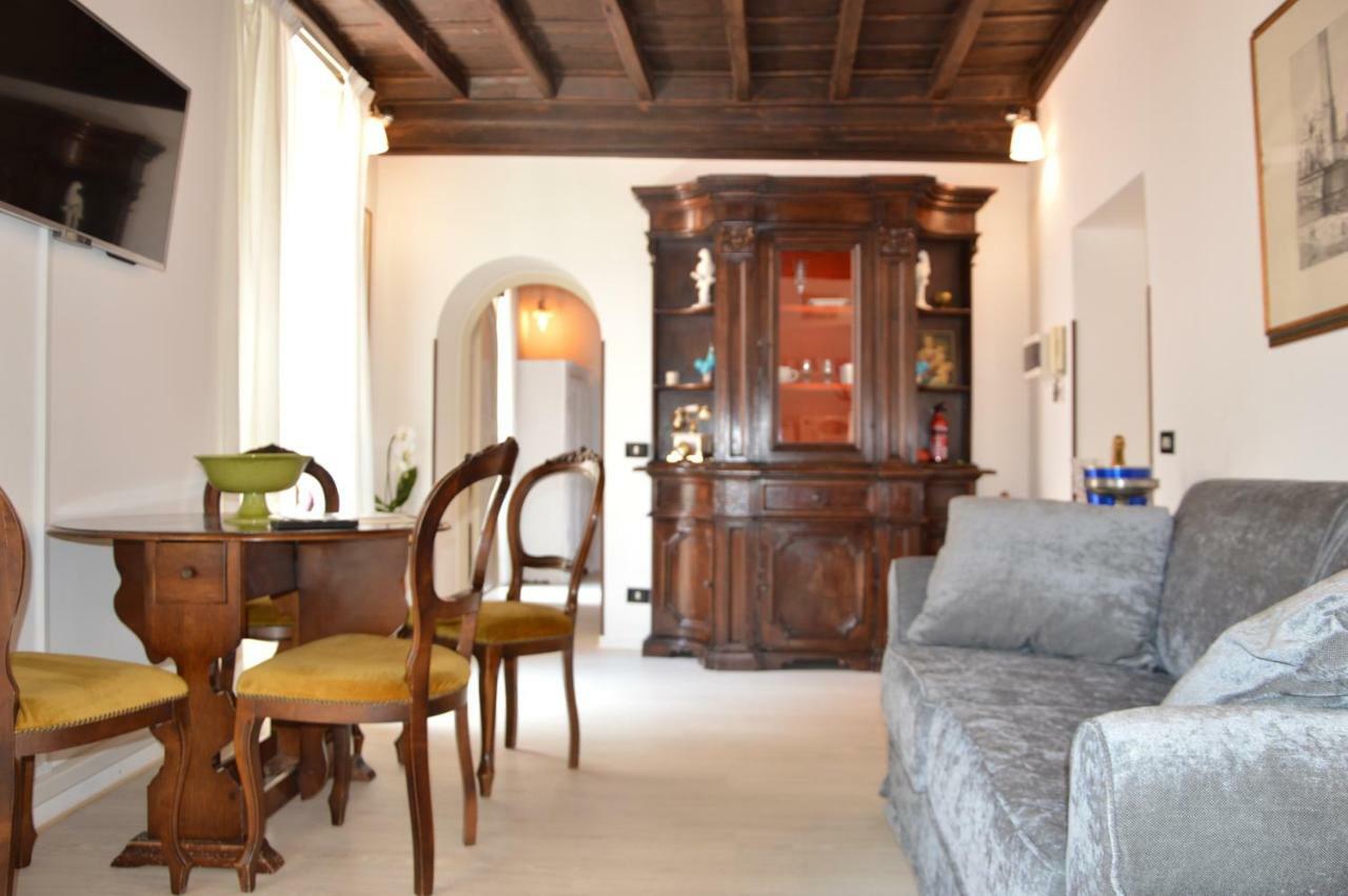 Historic Center - Elegant With Charming Antiques - Raffaello Appartement *