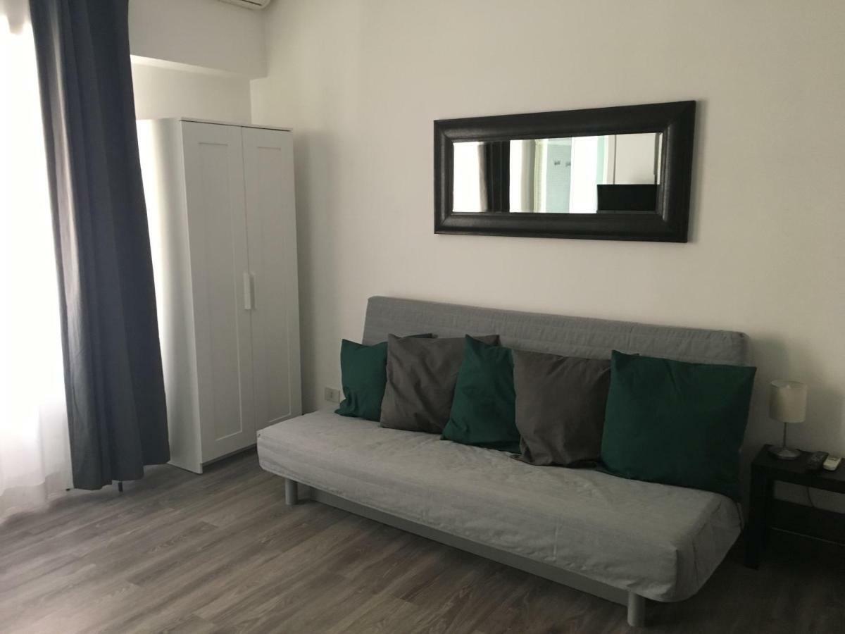 Interno 2 * Rome