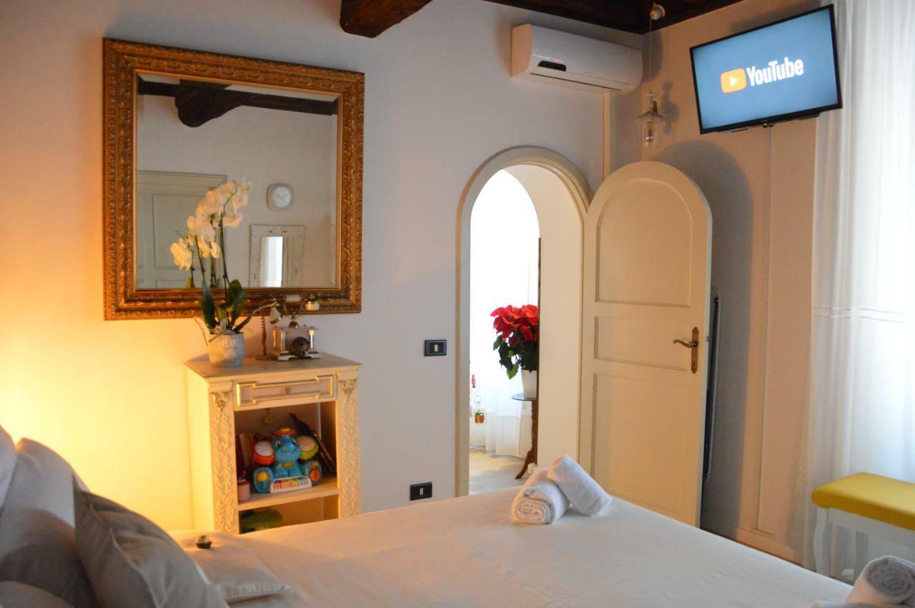 Appartement Historic Center - Elegant With Charming Antiques - Raffaello Rome