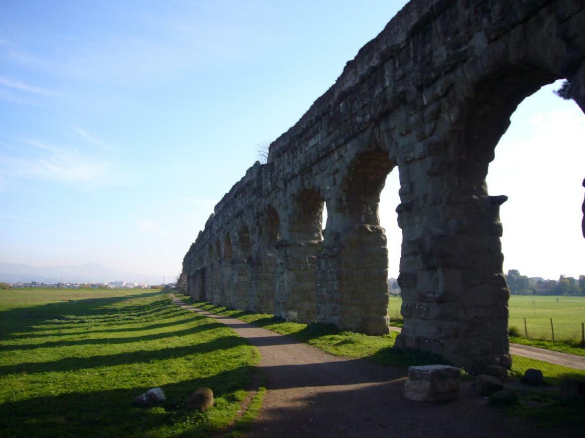 Casa Paestum. Your Wonderful Garden In Rome