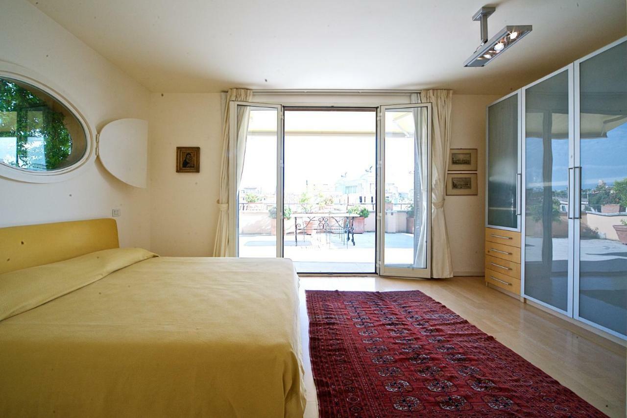 Ginnasi Palace Penthouse * Rome