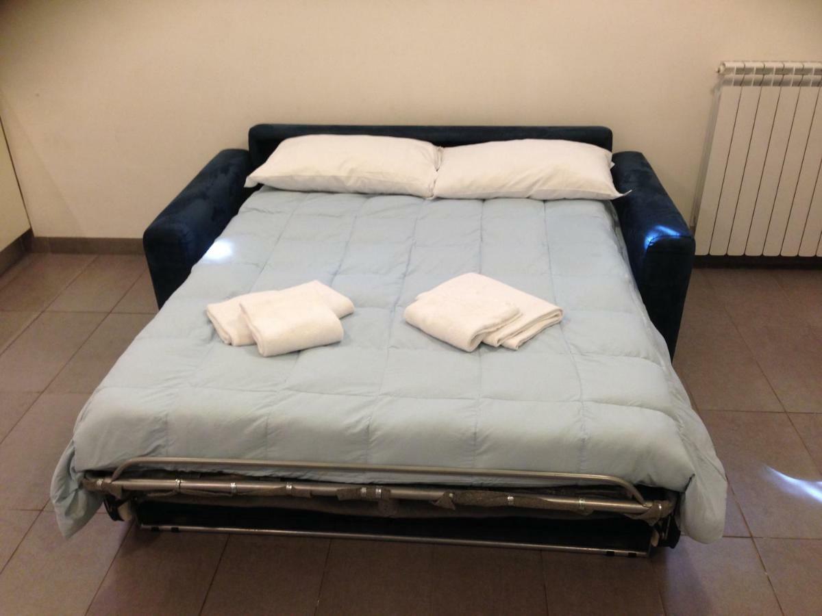 Apartment Cheap And Chic White At Coliseum Rome