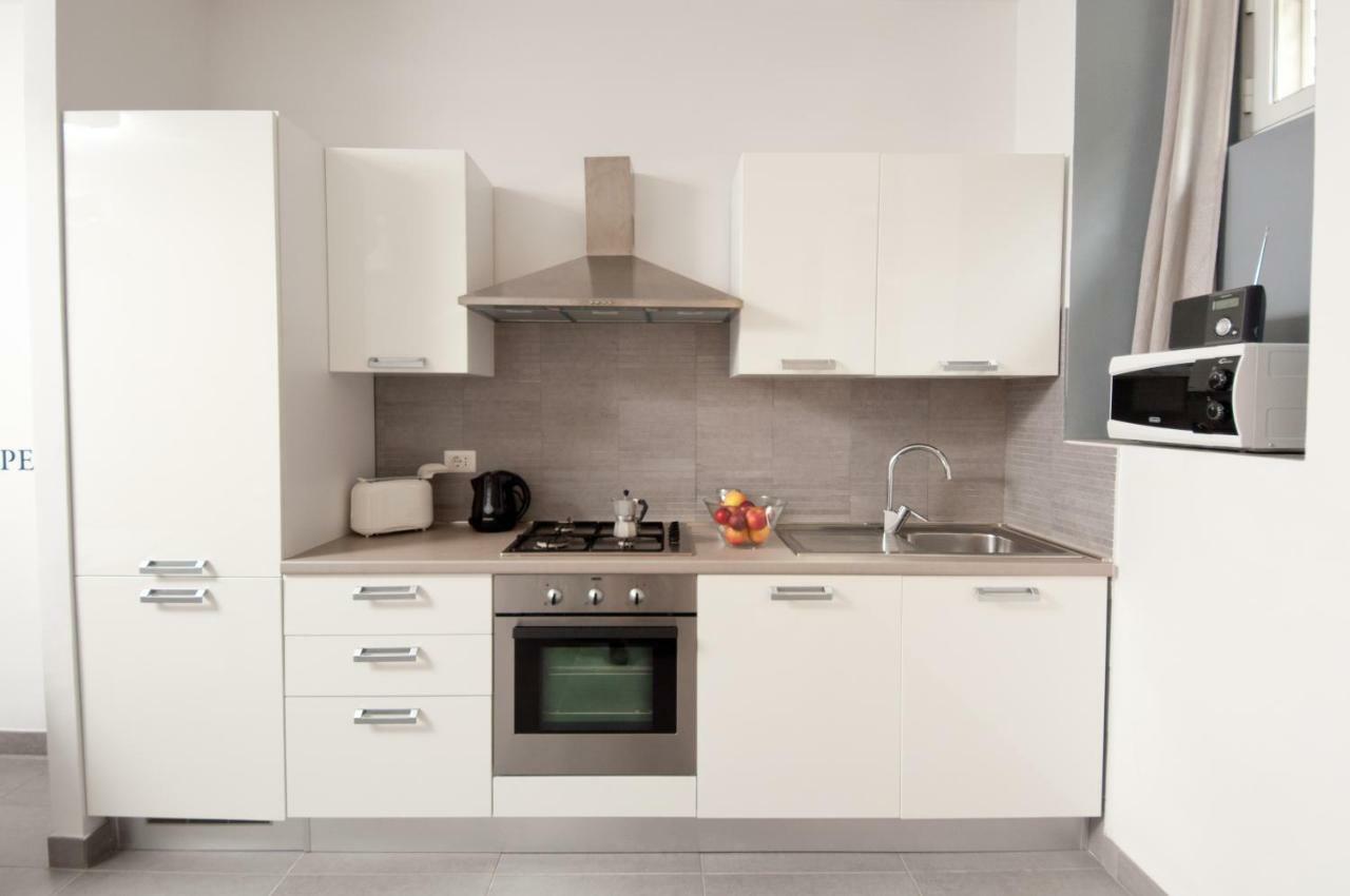 Apartment Cheap And Chic White At Coliseum *