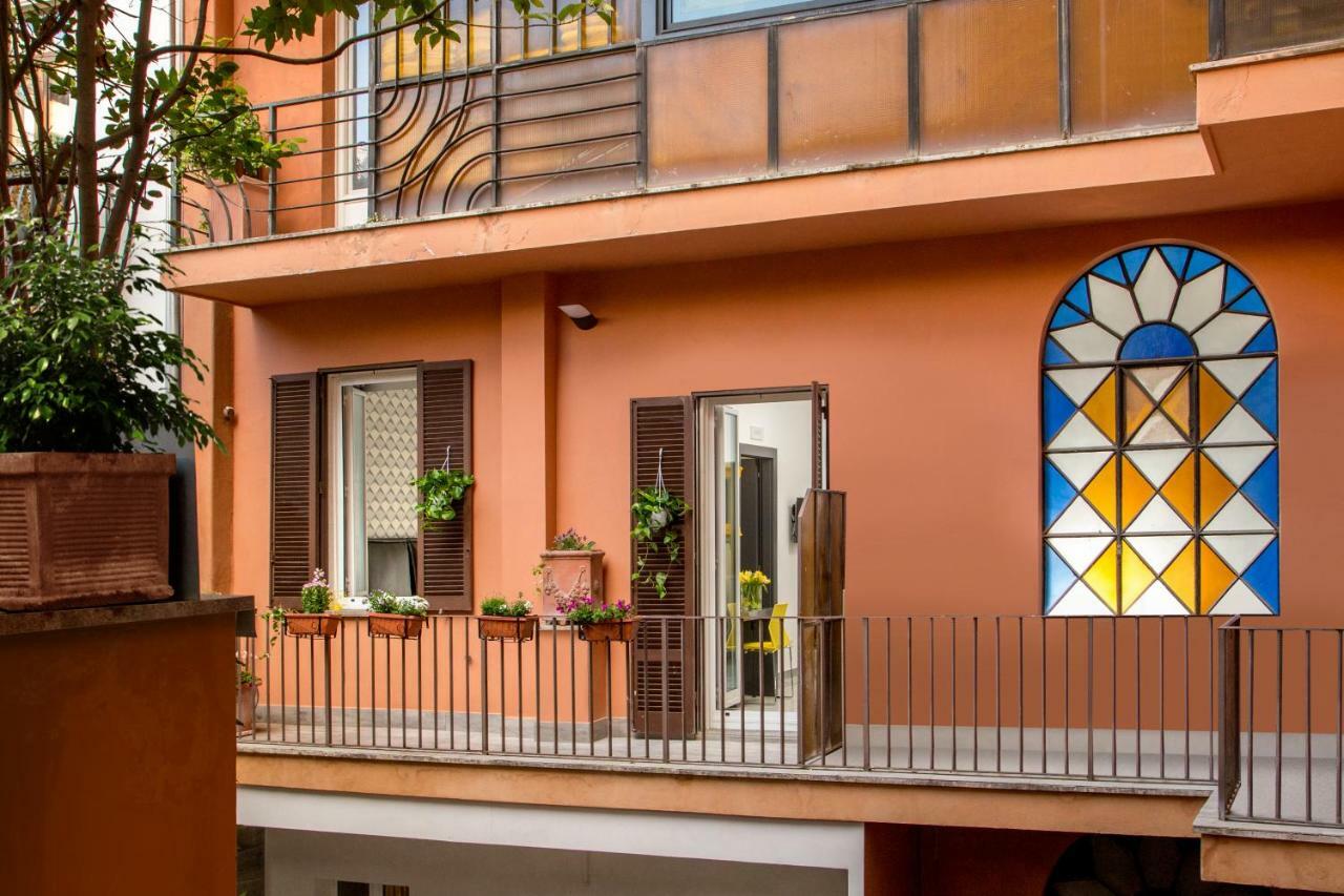 Gcf Luxury Suites, Guest house