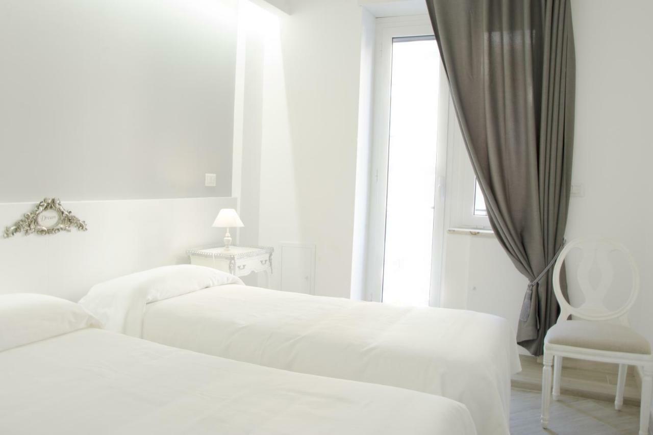 Gens Claudia, Vatican Luxury *